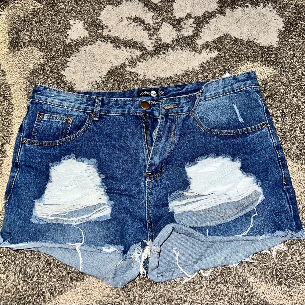 Boohoo high waist distressed shorts